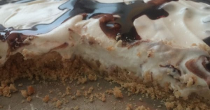 Torta fresca allo yogurt e cioccolato