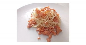 Taglierini salmone affumicato e pinoli tostati