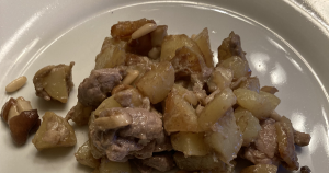 Straccetti di bovino con funghi e patate