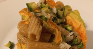 Rigatoni con zucchine e coda di rospo