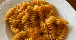 Pasta al sugo di peperoni