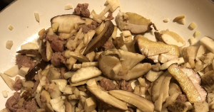 Funghi trifolati con salsiccia