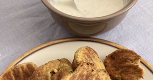 Falafel gustosissimi con farina di ceci con salsa allo yogurt