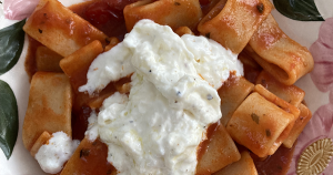 Paccheri datterini e stracciatella